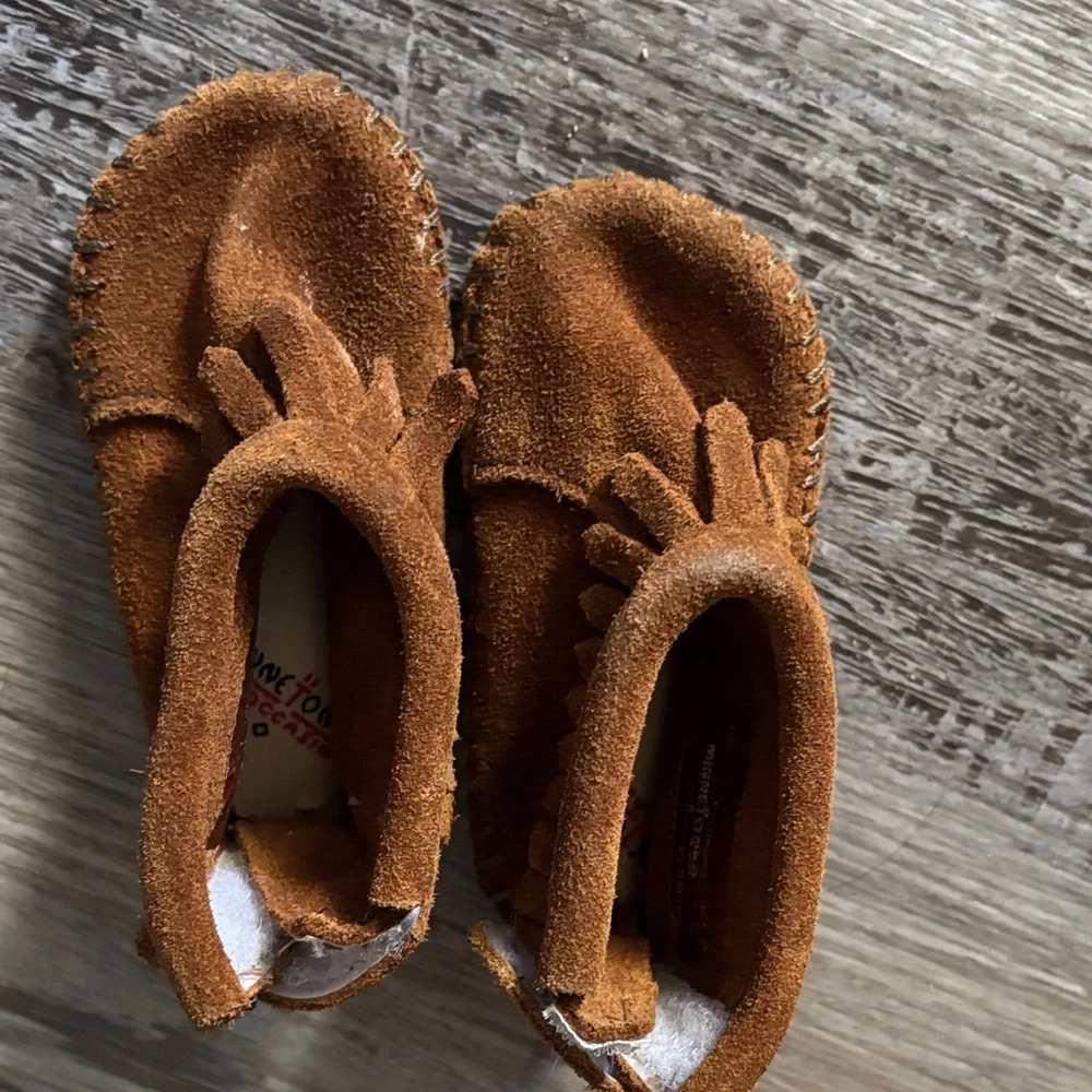 Minnetonka Kids Tan Moccasins